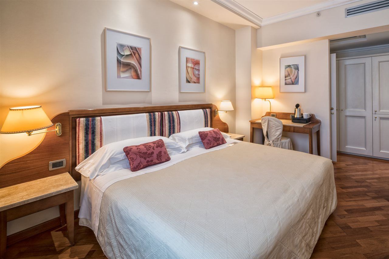 B&B Hotel Firenze Laurus Al Duomo Exterior photo